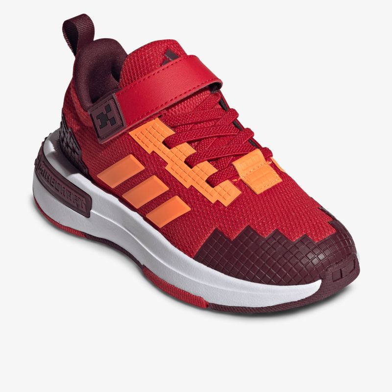 Moderner roter Sportschuh mit starker Sohle und atmungsaktivem Obermaterial, ideal für aktiven Einsatz