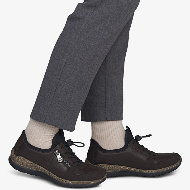 Bequeme schwarze Freizeitschuhe mit Reißverschluss und flexibler Schnürung für optimalen Tragekomfort