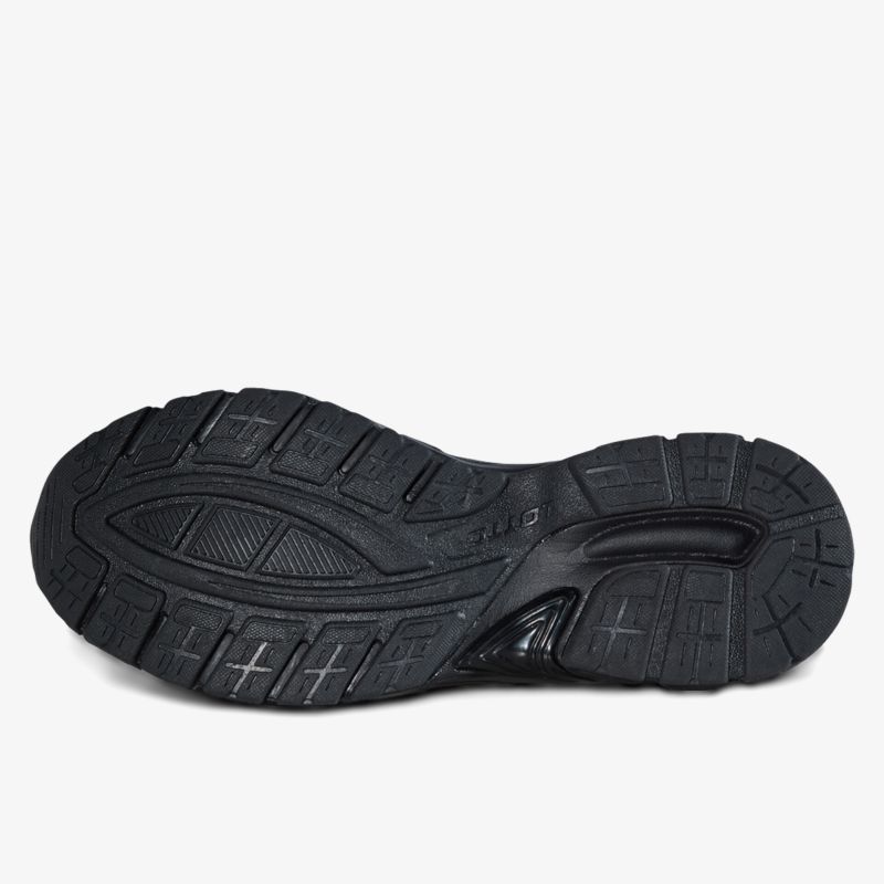 Rutschfeste robuste Schuhsohle mit tiefem Profil für optimalen Halt und Strapazierfähigkeit im Outdoor-Bereich