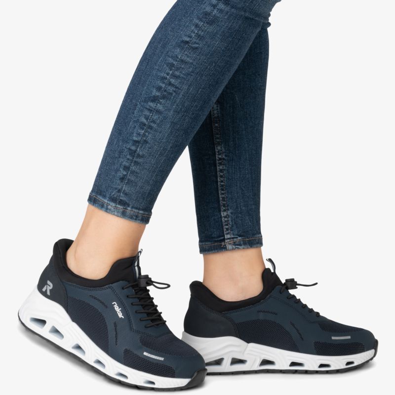 Bequeme und atmungsaktive Sneaker mit leichter, flexibler Sohle und sportlichem Design