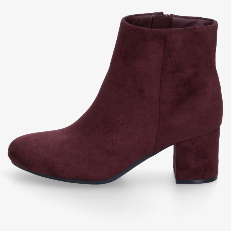 Elegante bordeauxrote Wildleder-Stiefelette mit bequemem Blockabsatz und schlichtem, zeitlosem Design seitlich.