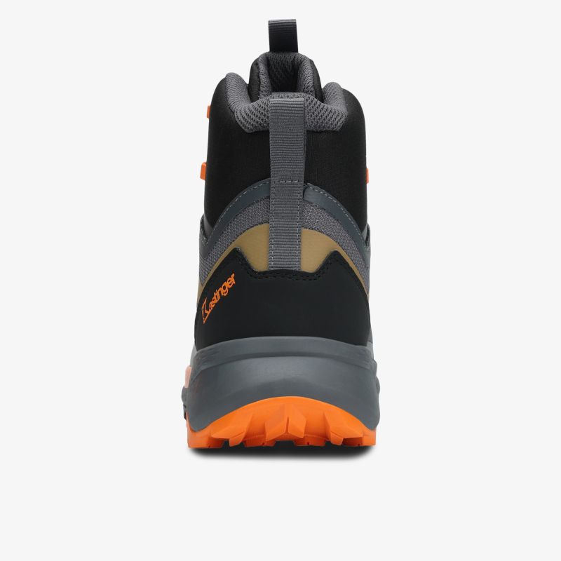 Rückansicht robuster Outdoor-Schuh mit gepolstertem Schaft und rutschfester oranger Profilsohle