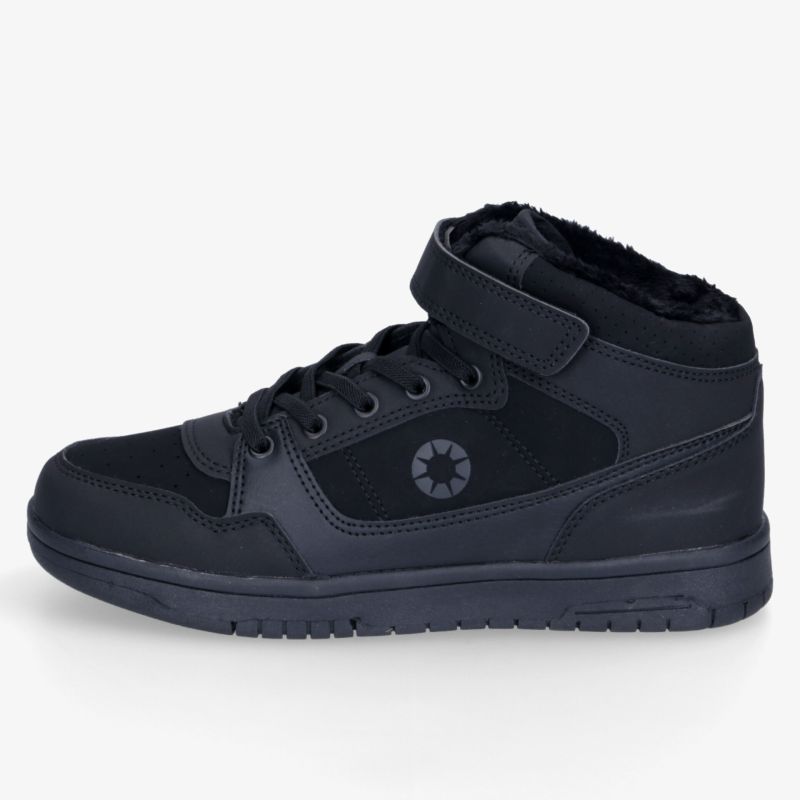 Schwarzer High-Top-Sneaker mit Schnürung, Klettverschluss, gepolstertem Schaft und profilierter Laufsohle, seitlich gezeigt.