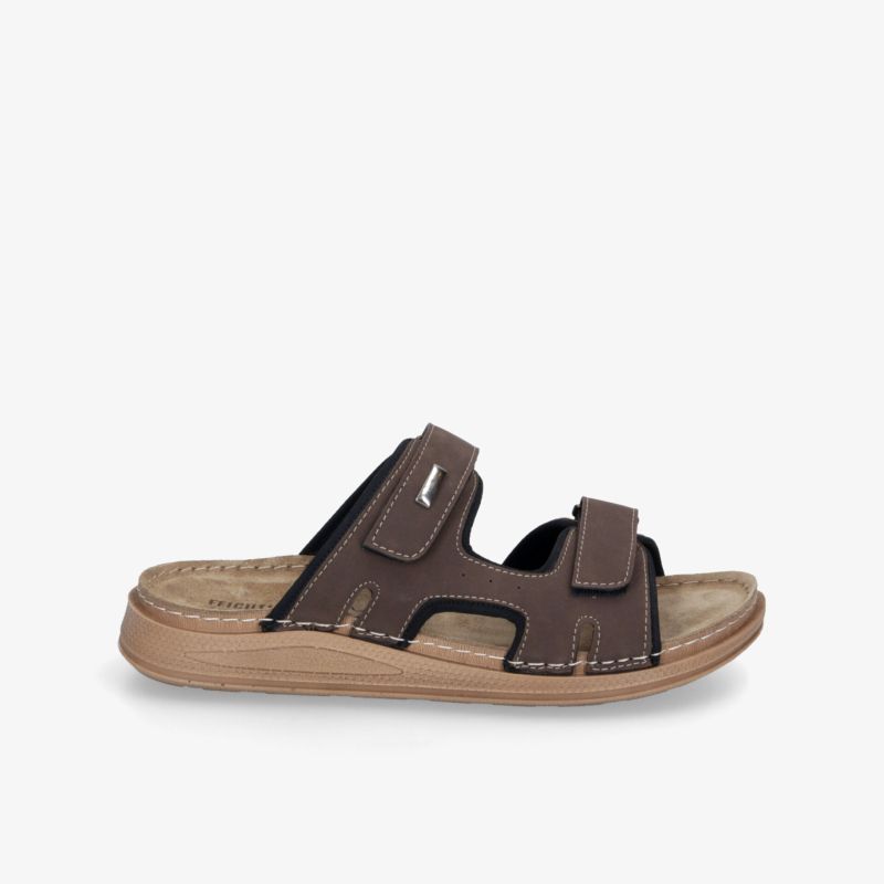 Bequemer brauner Hausschuh mit verstellbaren Riemen und rutschfester Sohle für hohen Tragekomfort