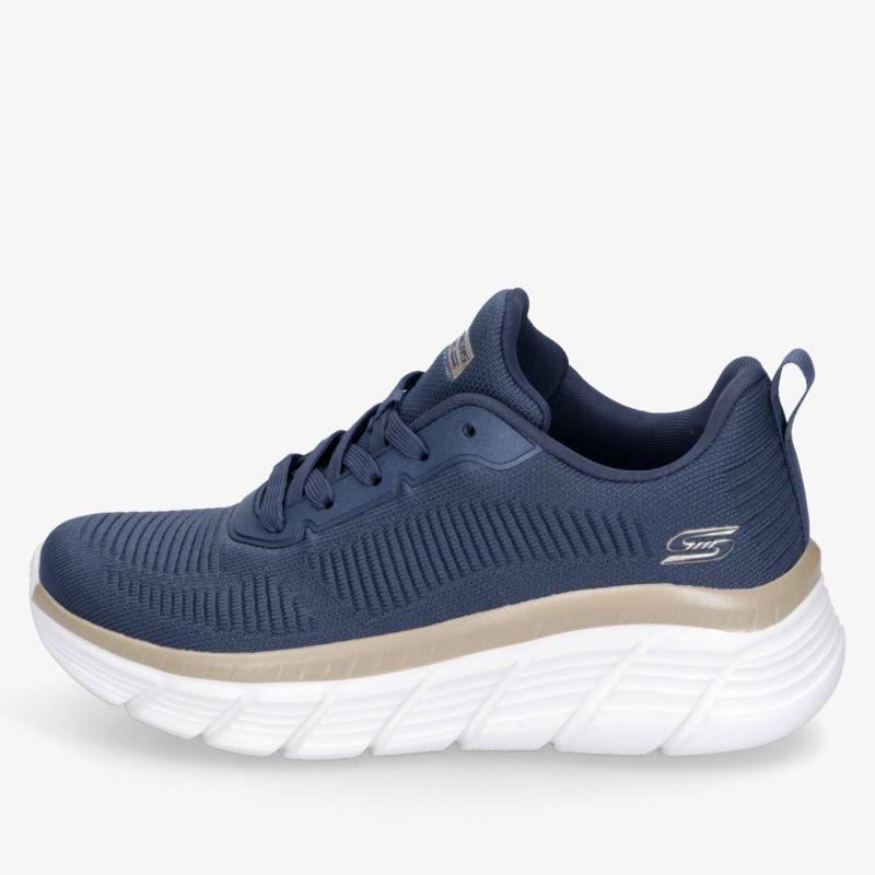 Moderner blau-grauer Sportschuh in seitlicher Ansicht, leicht und atmungsaktiv mit robuster Sohle