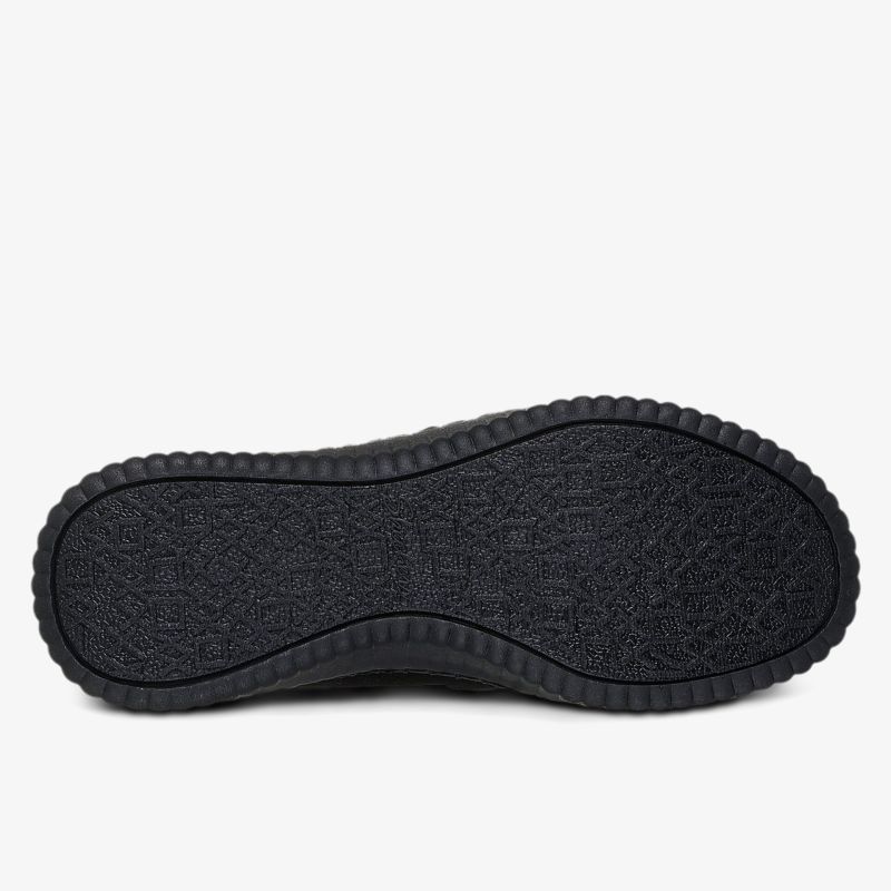 Robuste schwarze Schuhsohle mit rutschfestem Profil für sicheren Halt und lange Lebensdauer