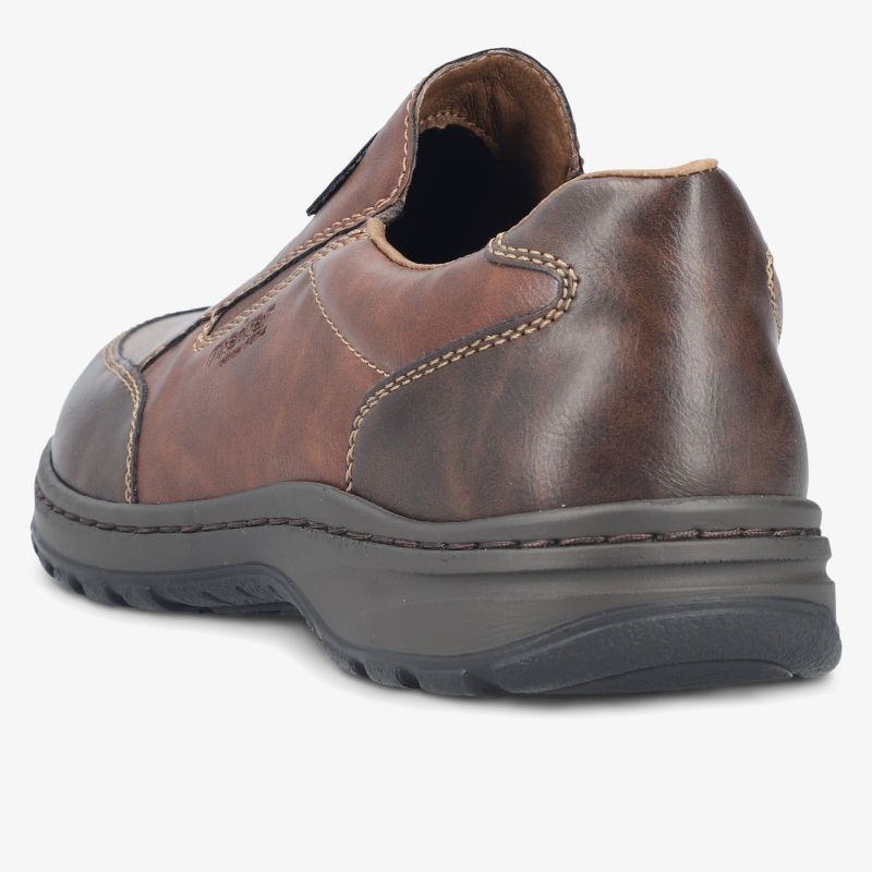 Robuster brauner Schuh mit rutschfester Sohle, leichter Einstieg.