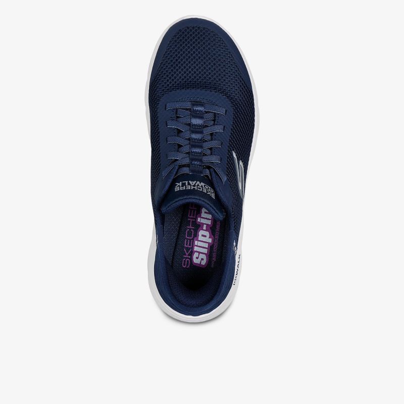 Eleganter Sneaker mit atmungsaktivem Obermaterial und rutschfester Sohle.