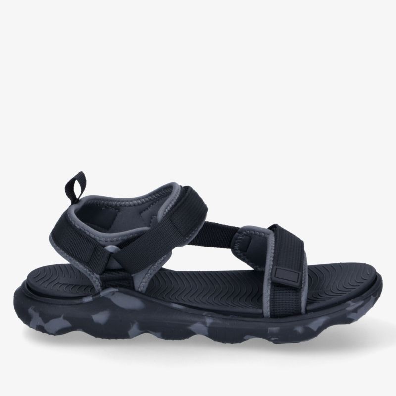 Sportliche schwarze Sandale mit verstellbaren Klettverschlüssen und rutschfester, profilierter Sohle für besten Tragekomfort