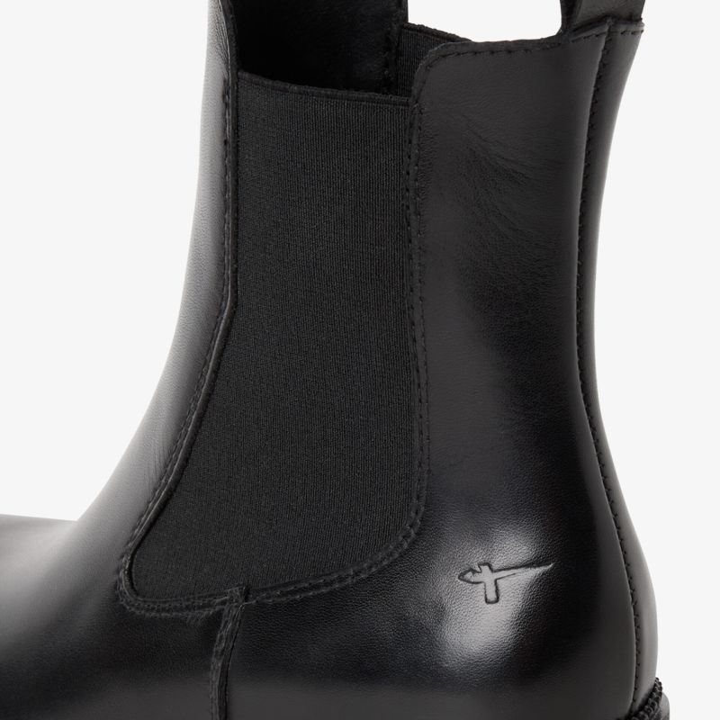 Hochwertiger schwarzer Chelsea-Stiefel aus glattem Leder mit elastischen Einsätzen und eleganter, glänzender Oberfläche