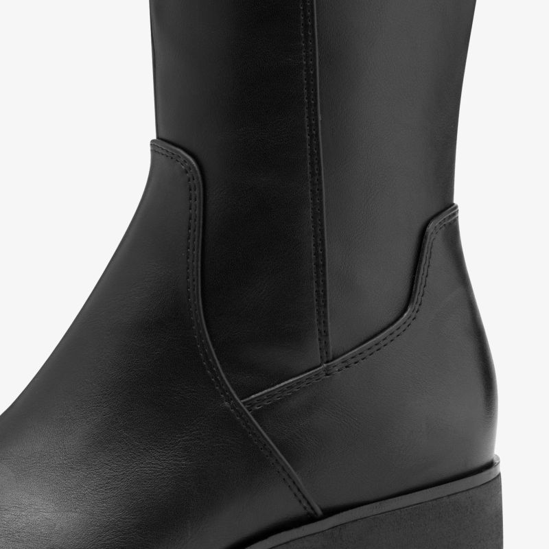 Schwarzer Stiefel aus glattem Leder mit robustem Absatz für hohen Tragekomfort und langlebige Nutzung