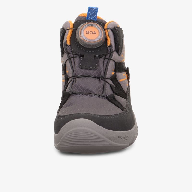 Robuster Schuh mit praktischem Verschluss und sportivem Design, ideal für aktiven Einsatz