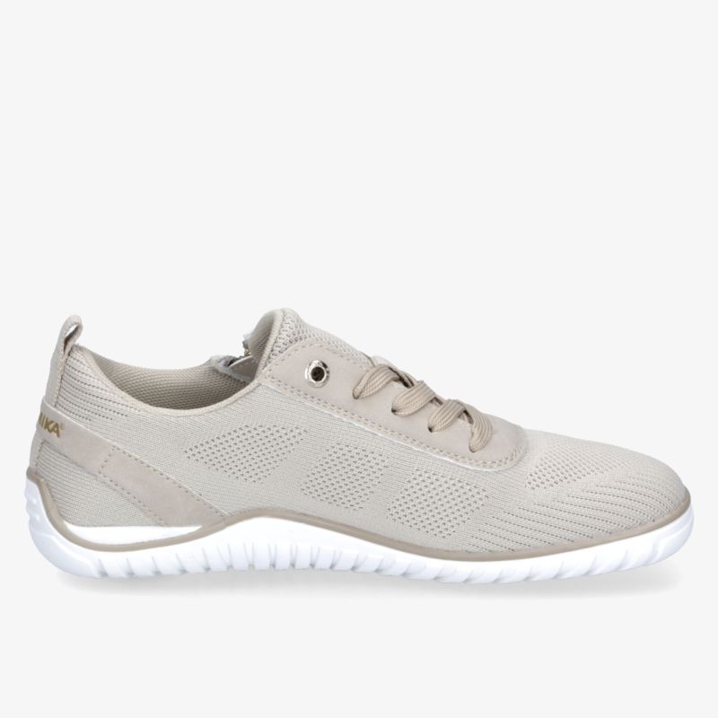 Leichter sportlicher Sneaker in Beige mit flexibler Sohle und atmungsaktivem Material, seitliche klare Ansicht