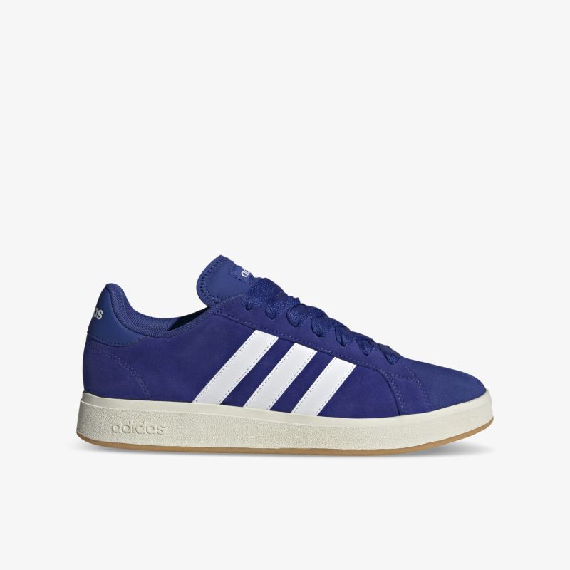 Blauer Sneaker mit weißen Streifen und robuster Sohle, komfortabel und modisch im klassischen Design