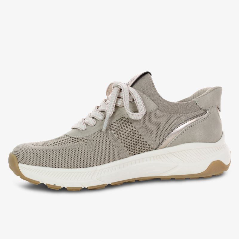 Moderner, sportlicher Schuh mit bequemem Sitz und atmungsaktiven Materialien für optimalen Tragekomfort.