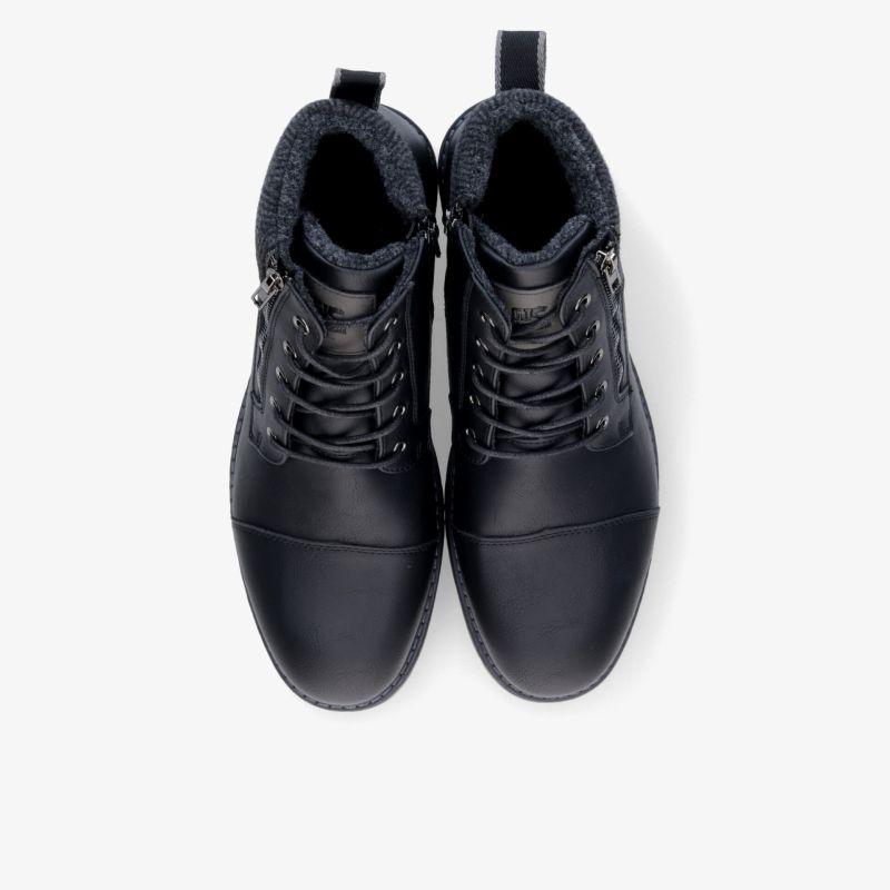 Schwarzes Sneakerpaar mit Schnürsenkeln, bequem gepolstert und robust, modernes sportliches Design