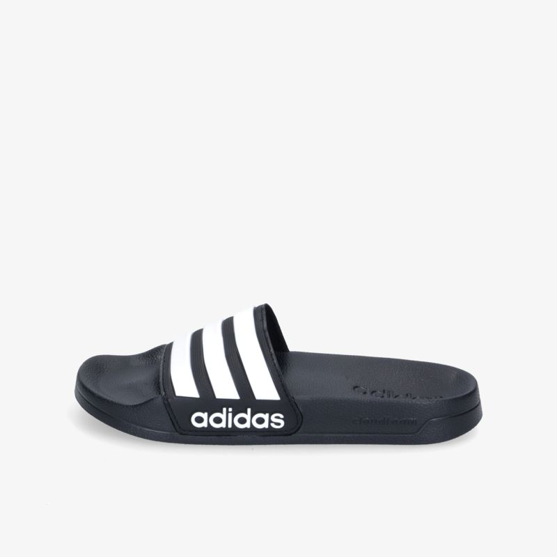 Klassische schwarze Adidas Badeschuhe mit weißen Streifen, ideal für Komfort und Stil im Sommer.