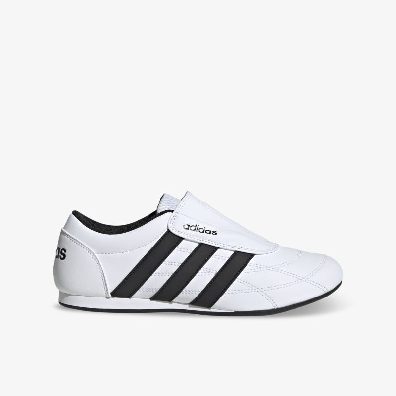 Weißer Slipper mit schwarzen Streifen und glattem Obermaterial, leichter und bequemer sportlicher Schuh