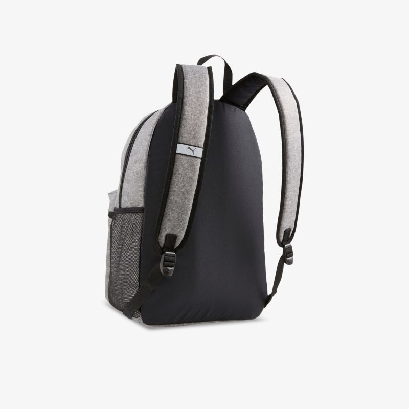 Schwarzer Rucksack mit gepolsterten Trägern für Komfort und verstellbarem Design für optimalen Sitz.