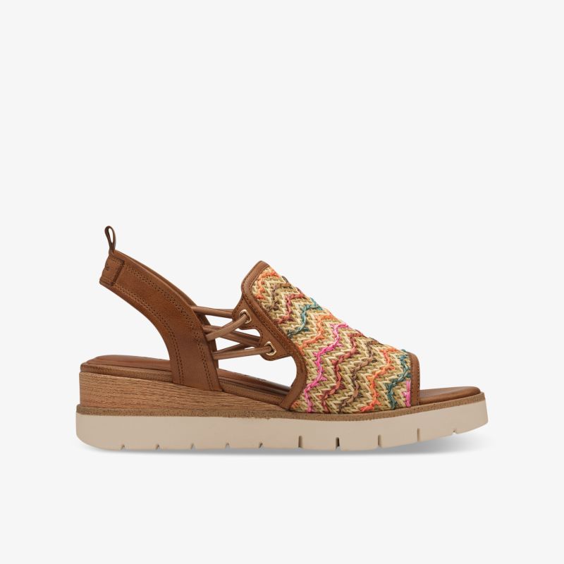 Bequeme Sandale mit buntem Stoff und Keilabsatz, ideal für sommerlichen Tragekomfort und modischen Look.