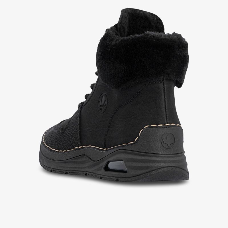 Warmer Winterstiefel mit weichem Fellfutter und stabiler rutschfester Sohle für hohen Komfort