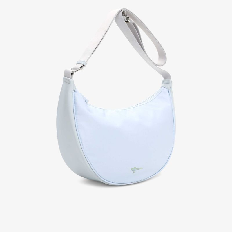 Weiße modische halbmondförmige Tasche mit verstellbarem Schulterriemen und minimalistischem Look