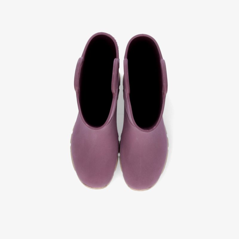 Lila Schuhe in Draufsicht, modernes Design und bequeme Passform für Alltag und Freizeit