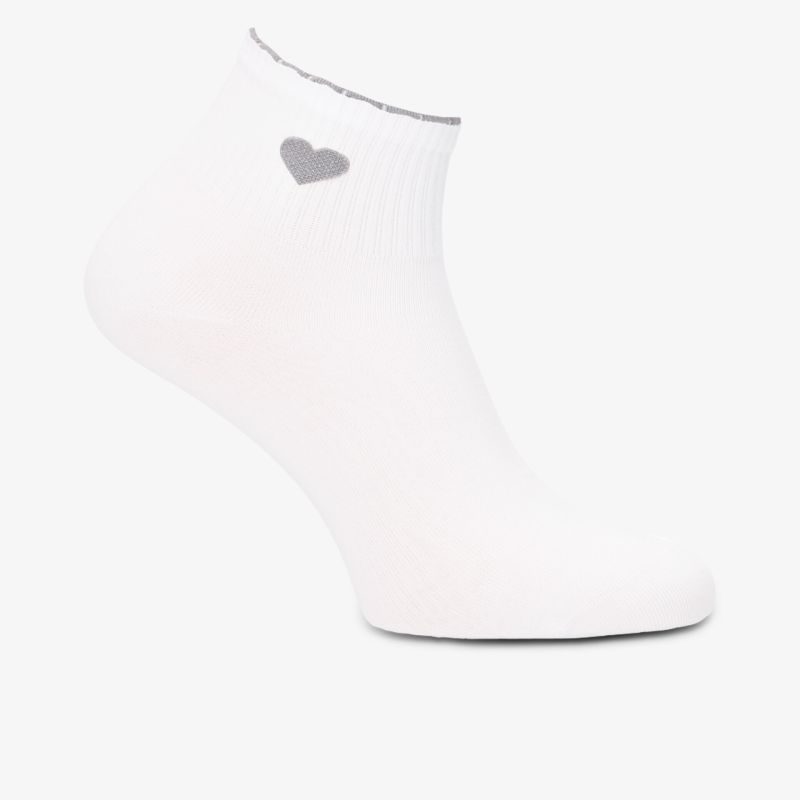 Weiße Socken mit Herzmotiv aus Baumwollmix, bequem und atmungsaktiv für den Alltag