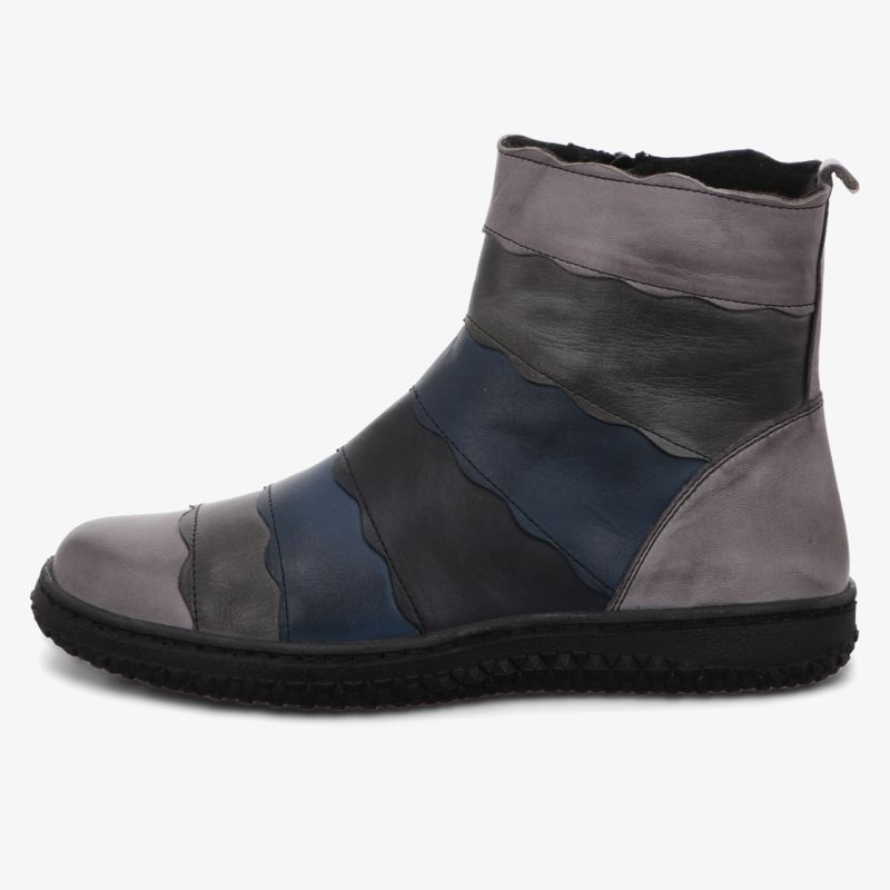 Seitenansicht robuster, bequemer Stiefel mit flexiblem Laufsohle und modischem mehrfarbigem Lederdesign