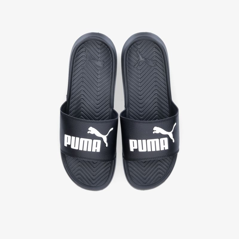 Bequeme Sandalen mit rutschfester Sohle und markantem Logo für optimalen Komfort im Alltag.