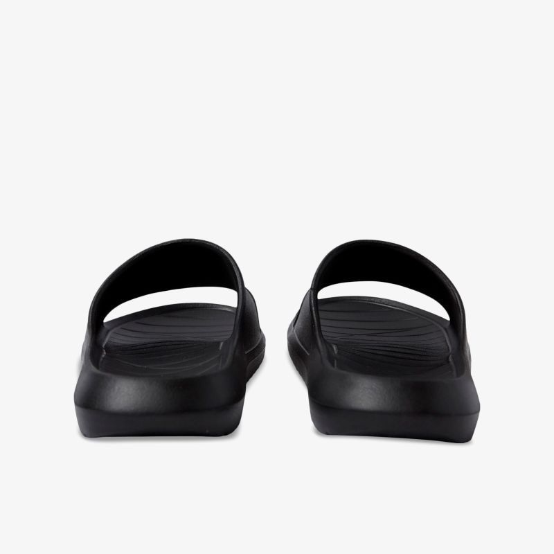 Elegant gestaltete schwarze Sandalen mit ergonomischem Design und rutschfesten Sohlen, perfekt für jeden Anlass.