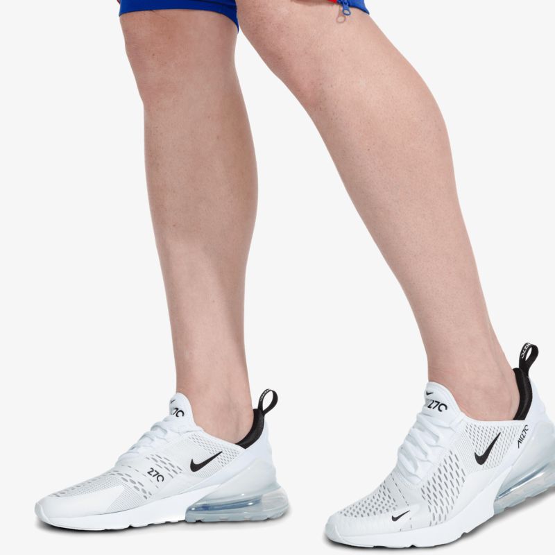 Leichte weiße Nike Air Sneaker mit atmungsaktivem Material und moderner Dämpfung, sportlich und komfortabel