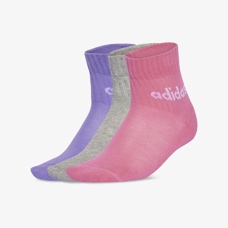 Set aus bunten, bequemen und atmungsaktiven Sneakersocken in Pink, Grau und Lila, ideal für sportliche Aktivitäten