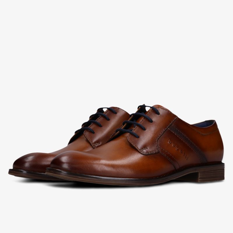 Elegante braune Lederschnürschuhe mit glatter Oberfläche und klassischem Design für stilvollen Auftritt