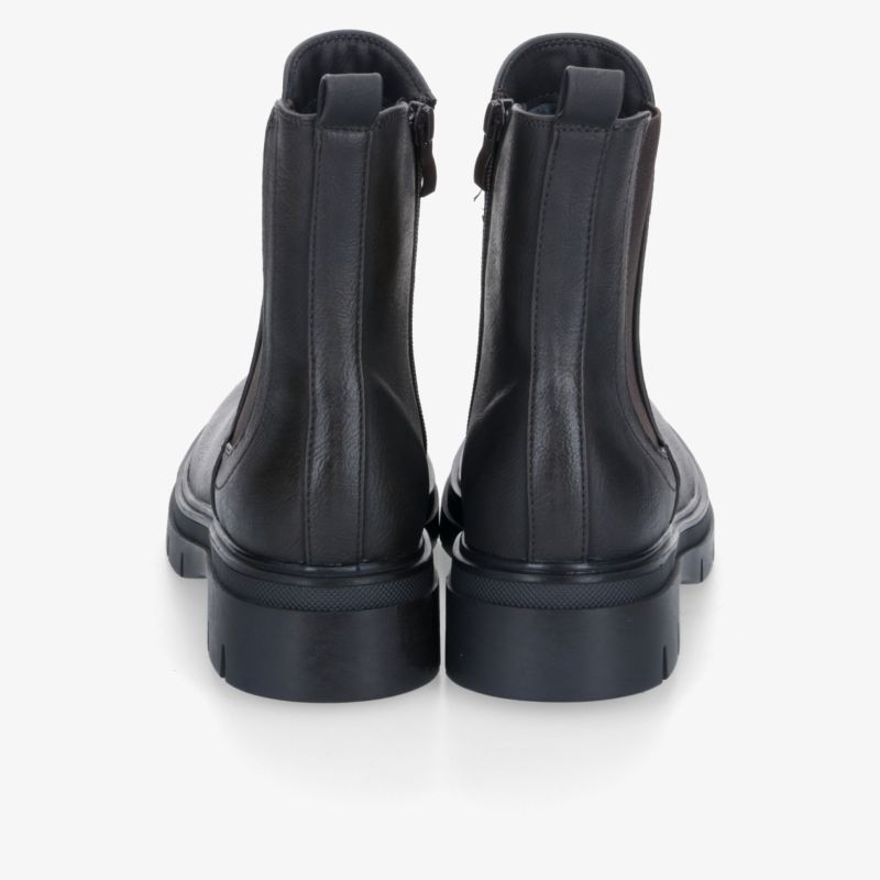 Schwarze Chelsea Boots als Paar in Rückansicht mit elastischen Einsätzen, markanter Profilsohle und stabilem Absatz.