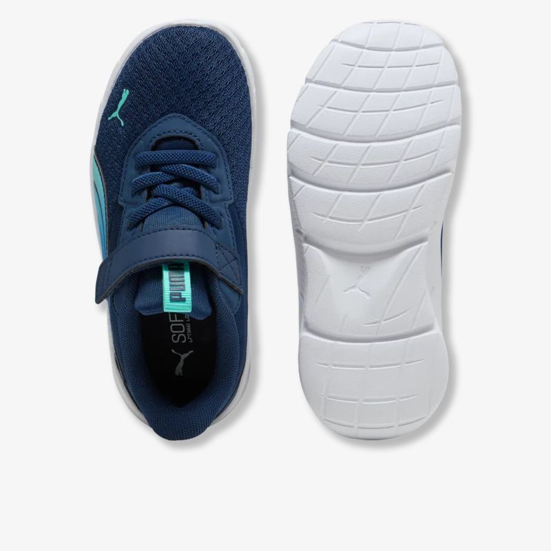 Moderner blauer Sportschuh mit rutschfester weißer Laufsohle in Draufsicht und Profilansicht