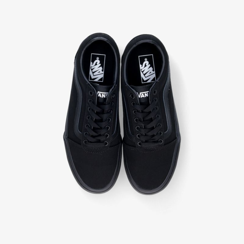 Schwarze Vans Sneaker als Paar in klassischer Optik mit robuster Schnürung und bequemer Passform