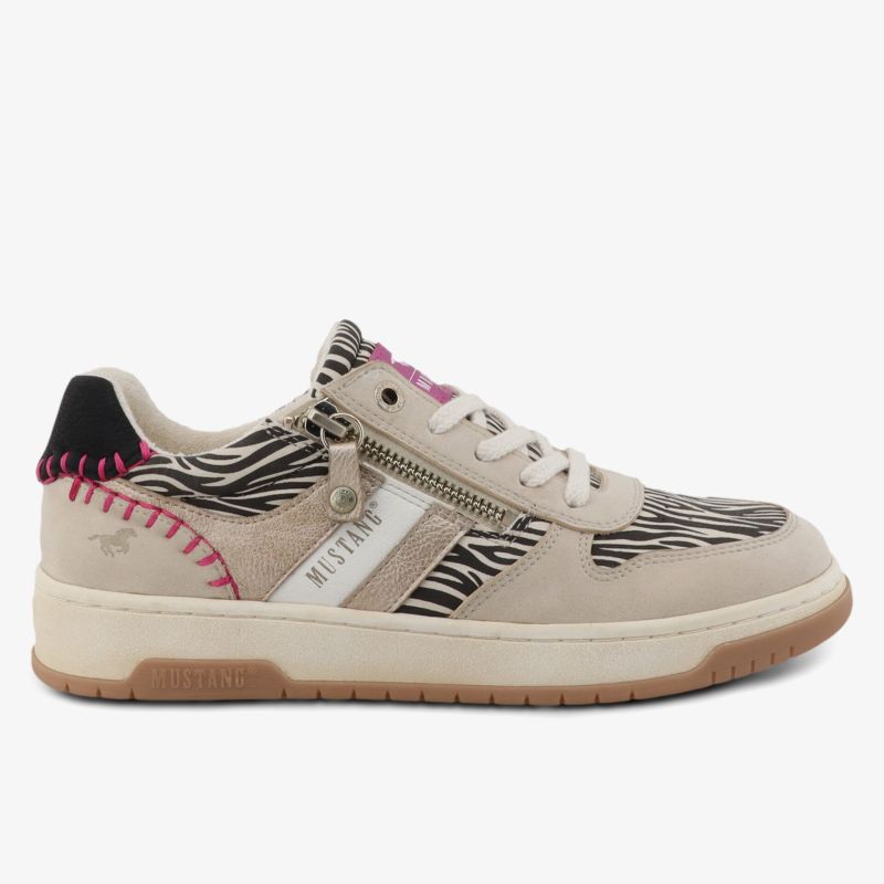 seitlich sichtbarer bequemer Sneaker mit auffälligem Zebra-Muster und praktischem Reißverschluss