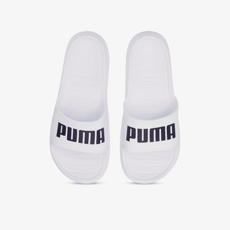 Weiße Puma Badeschlappen mit großem Logo, ideal für Komfort und Stil.