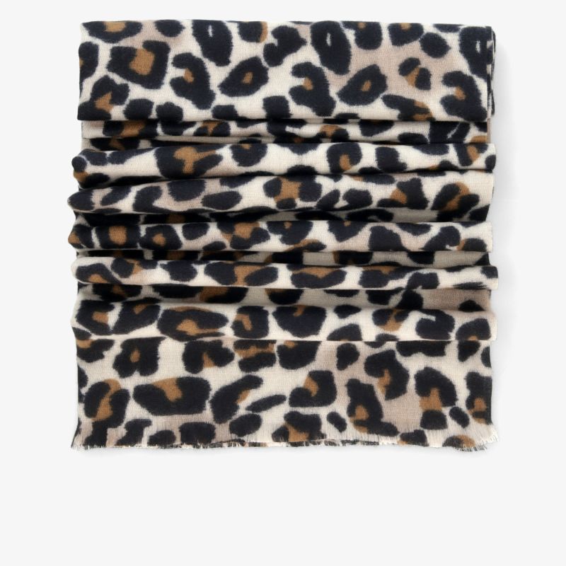 Leopardenmuster-Schal aus weichem Stoff, dekoratives Design, angenehm wärmend und vielseitig tragbar in voller Ansicht