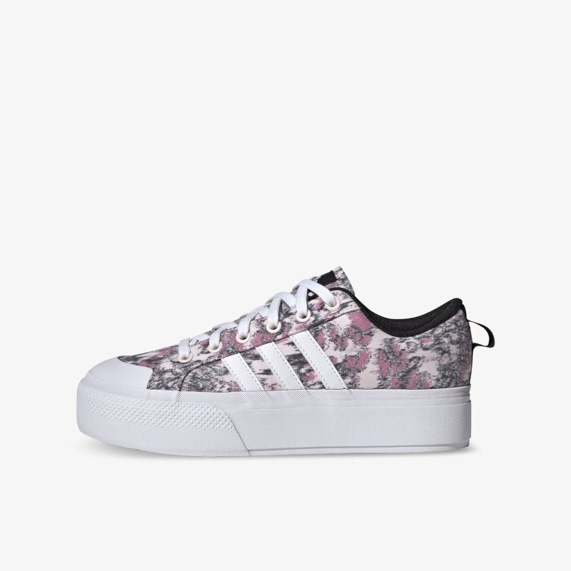 Stylischer Sneaker mit Blumenmuster und Plateausohle für maximalen Komfort und modischen Auftritt.