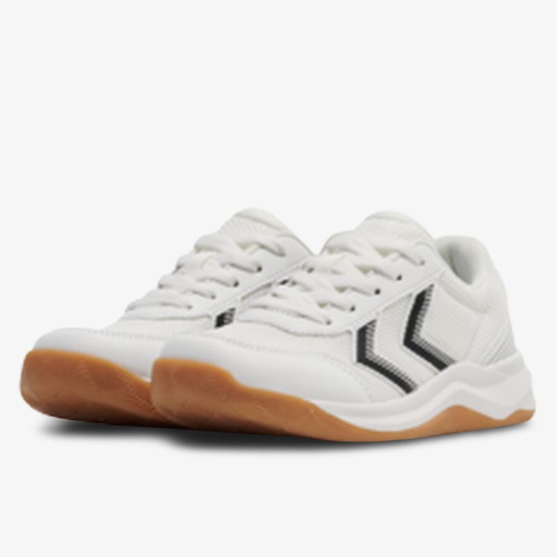 Sportliche weiße Sneaker mit flexibler brauner Sohle, bequem und atmungsaktiv für den Alltag