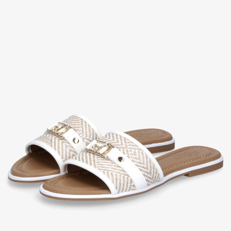 Leichte, bequeme Slides mit zwei Riemen und dekorativen Schnallen, ideal für sommerlichen Komfort und Alltag