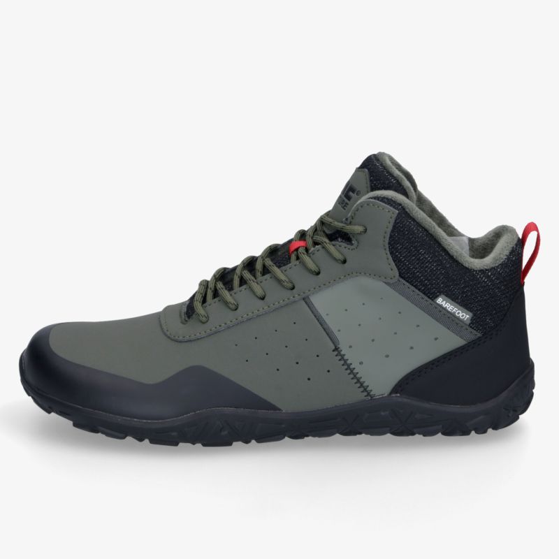 Seitlich gezeigter robuster Outdoor-Wanderschuh mit wasserdichtem Material und griffiger Laufsohle