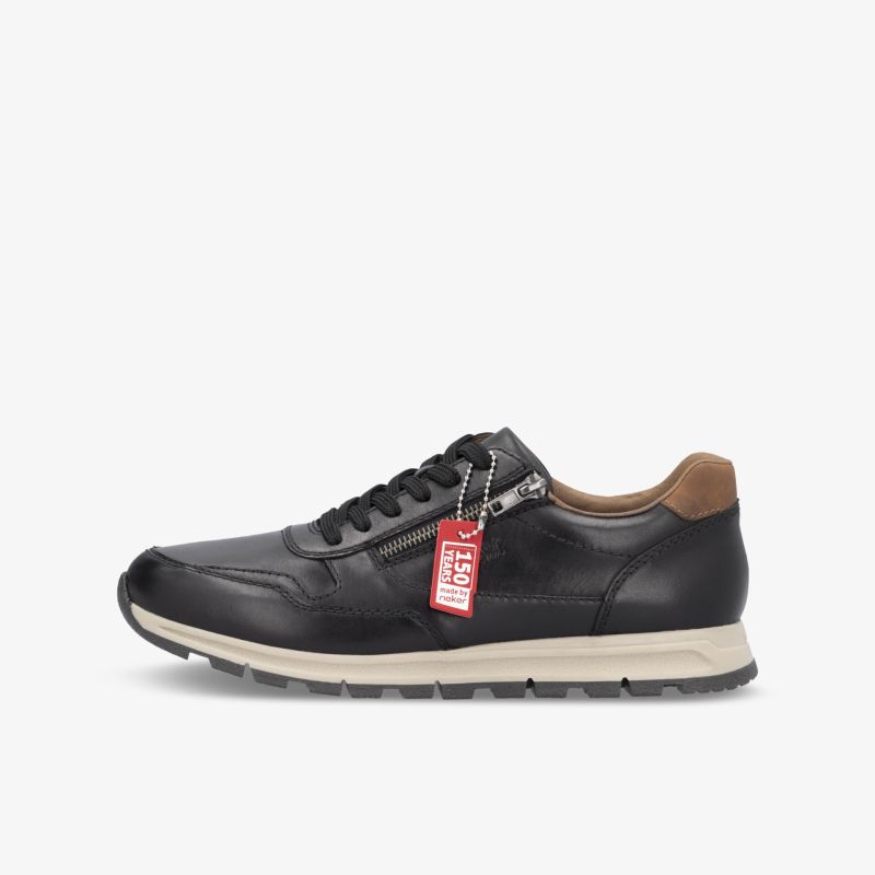 Schwarzer leichter Laufschuh mit gepolstertem Kragen, rutschfester Sohle und sportlichem Design, seitliche Ansicht