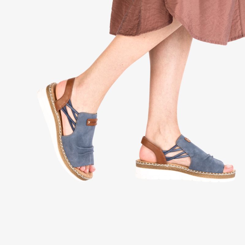 Bequeme blaue Sommerschuhe mit verstellbarem Riemen und robuster, rutschfester Sohle, perfekt für warme Tage