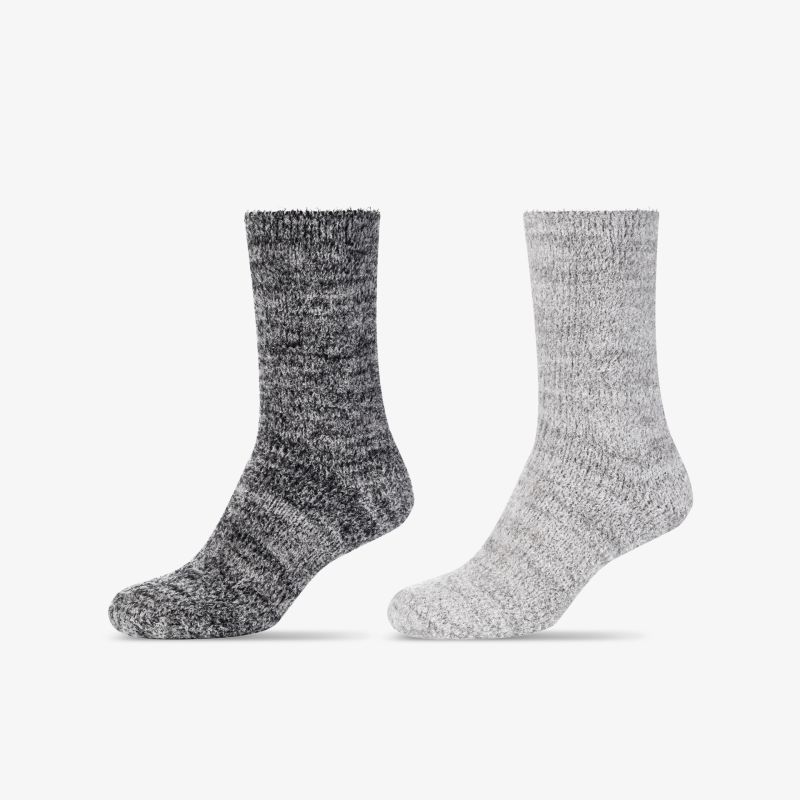Zwei graue Socken im Paar, weich und bequem, ideal für täglichen Tragekomfort