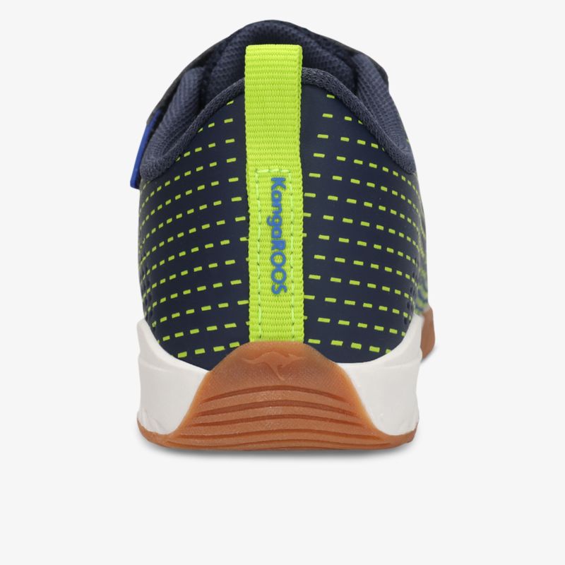 Rückansicht leichter Sneaker mit atmungsaktivem Mesh und rutschfester Sohle, sportliches Design