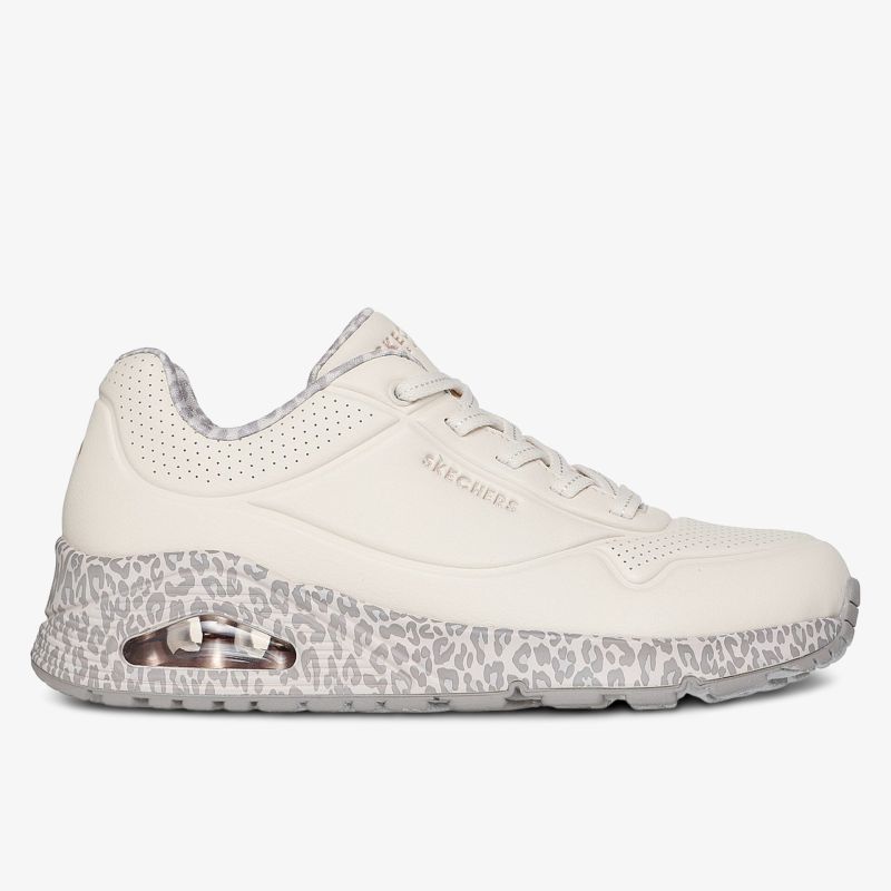 Stylische Turnschuhe mit gepolstertem Kragen und Luftkissenabsatz für optimalen Komfort.