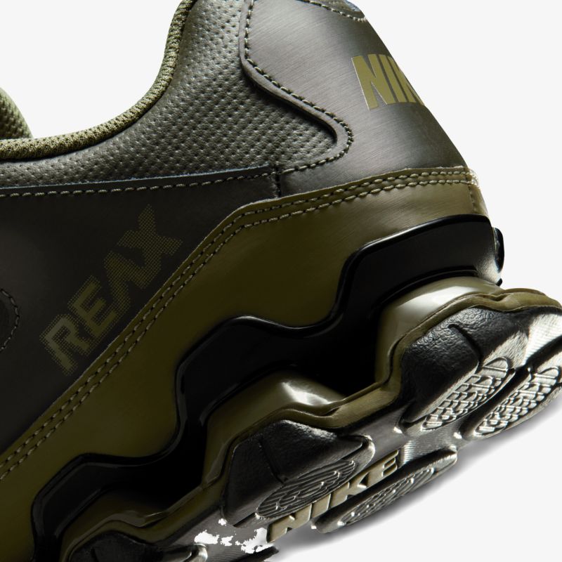 Detailansicht eines robusten Schuhs mit hochwertiger Verarbeitung und stoßdämpfender Sohle.